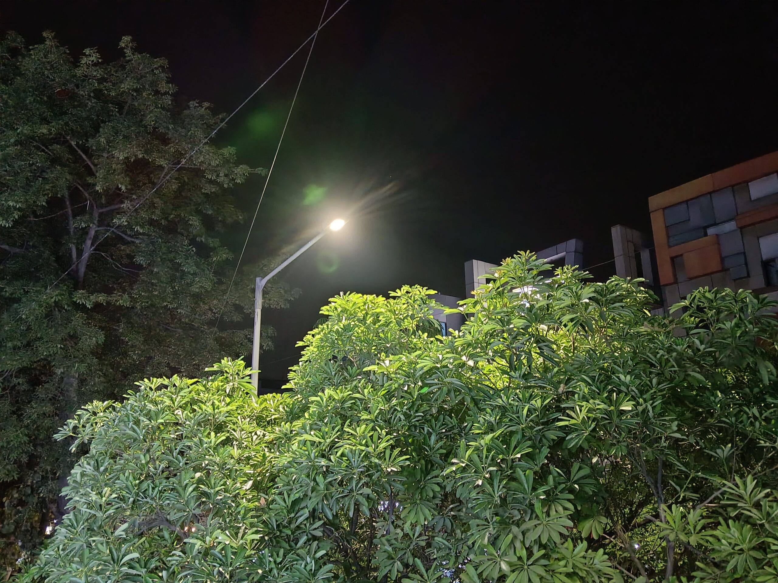 Moto G37 Power night image