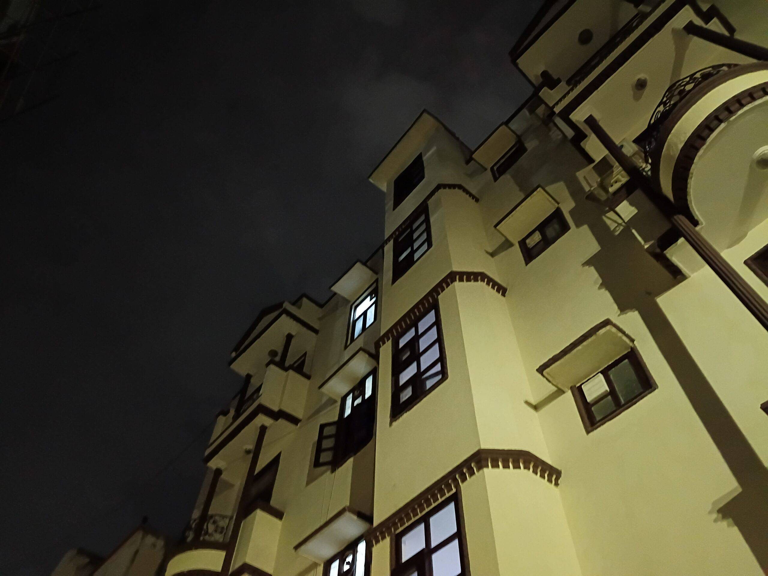 Moto G77 Power low light