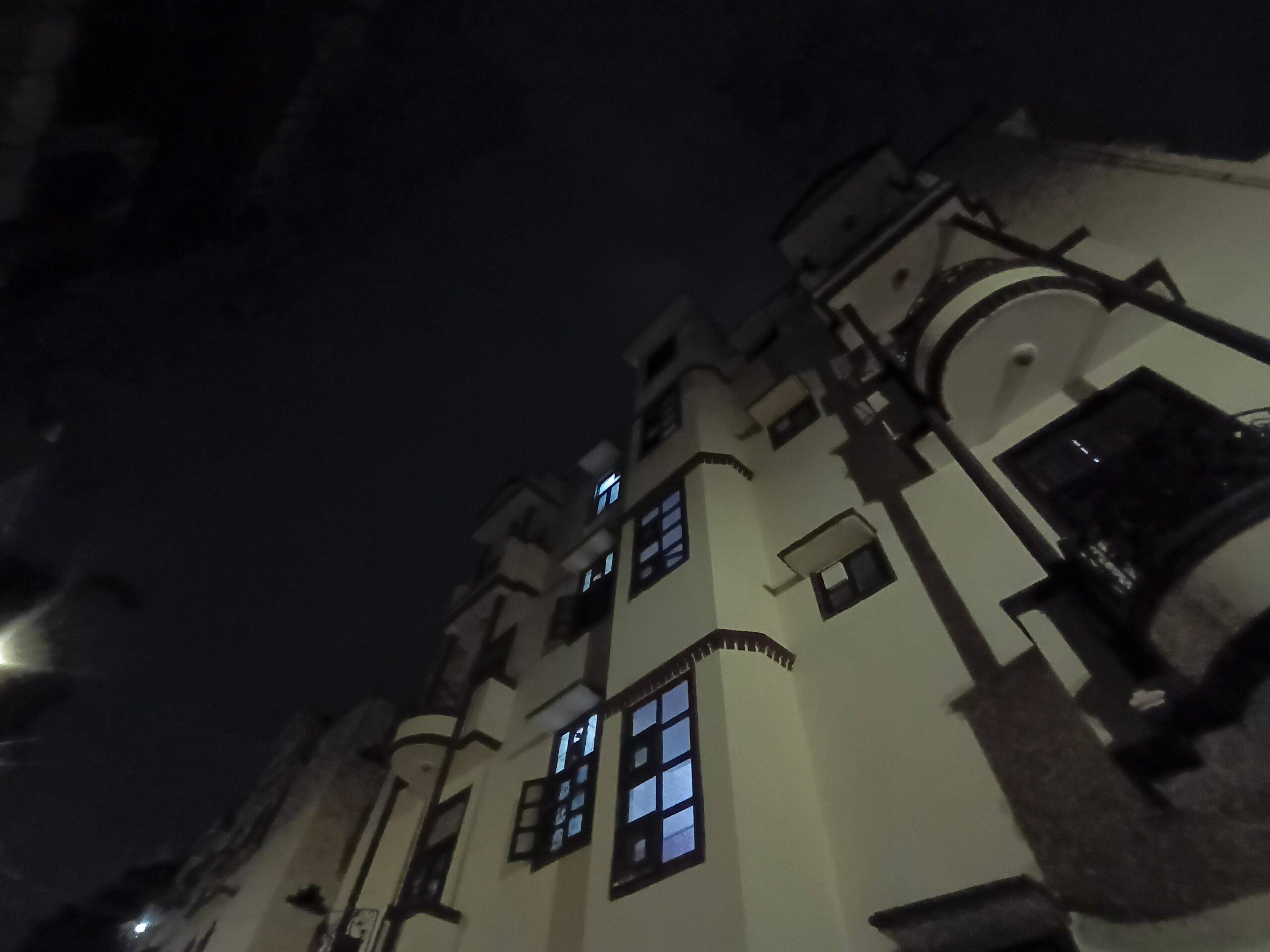 Moto G77 Power low light