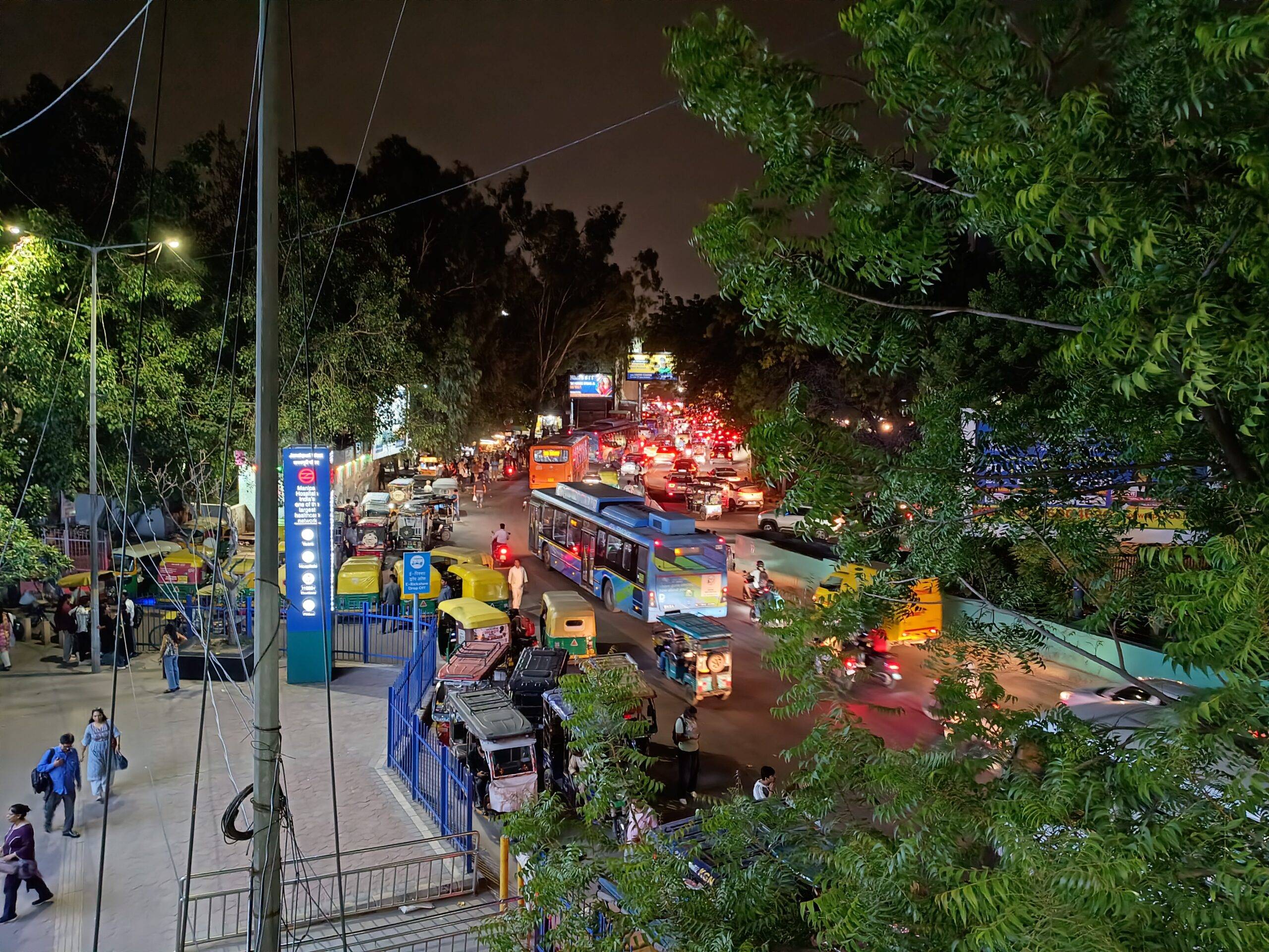 Moto G77 Power low light