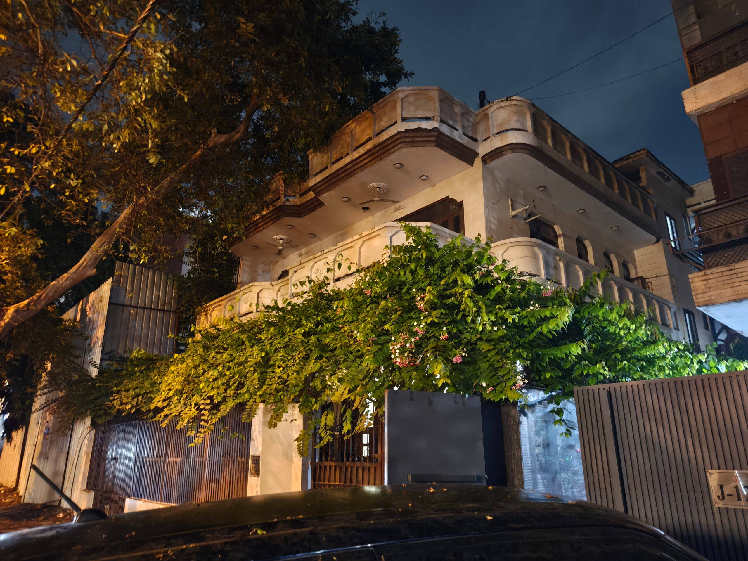 POVA 8 Pro night shot