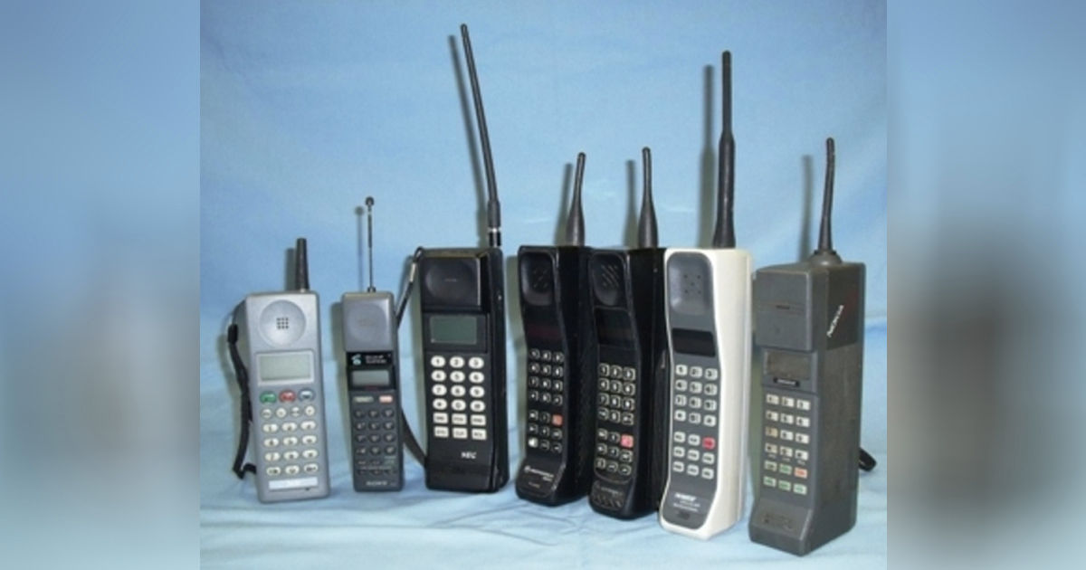 Первый телефон екатеринбург. Моторола радиотелефон 2000 год. NMT 450 Ericsson. Моторола радиотелефон 80-х. Первый радиотелефон Моторола.