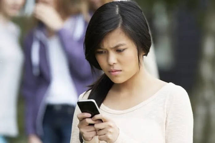 Girl with phone problem