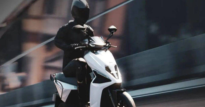 Simple-One-electric-scooter-300km-range