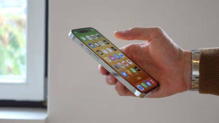 smartphone-shipments-india-january-2025-idc-report