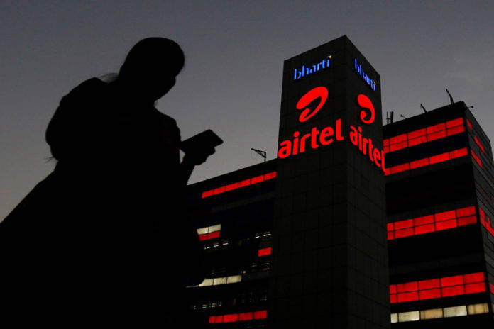 airtel- airtel च्या ऑफिस समोरील व्यक्ती
