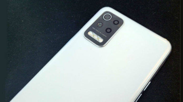 LG-Q52-main-696x390
