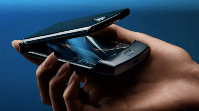 Moto-Razr-5G-3
