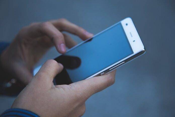 Smartphone--696x464