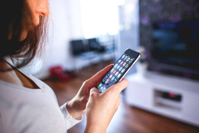 iPhone-6-696x464