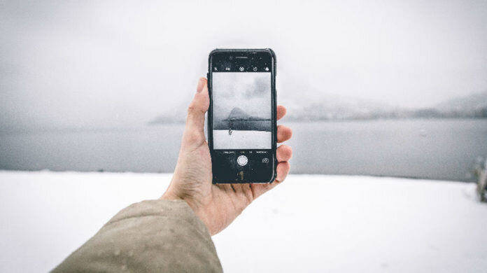 Phone-in-winter-696x390