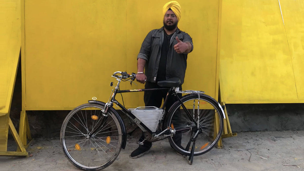 Dhruv Vidyut E Cycle and Gursaurabh Singh
