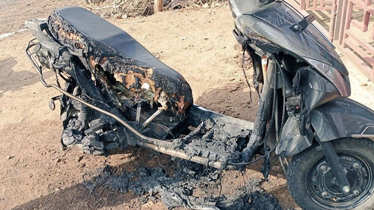 https://zeenews.india.com/marathi/mumbai/electric-scooter-battery-explodes-in-vasai-death-7-year-old-boy-gs/655753