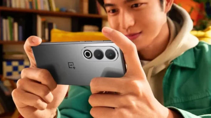 oneplus-13-curved-display-snapdragon-8-gen-4-chipset-leaked-1024x576