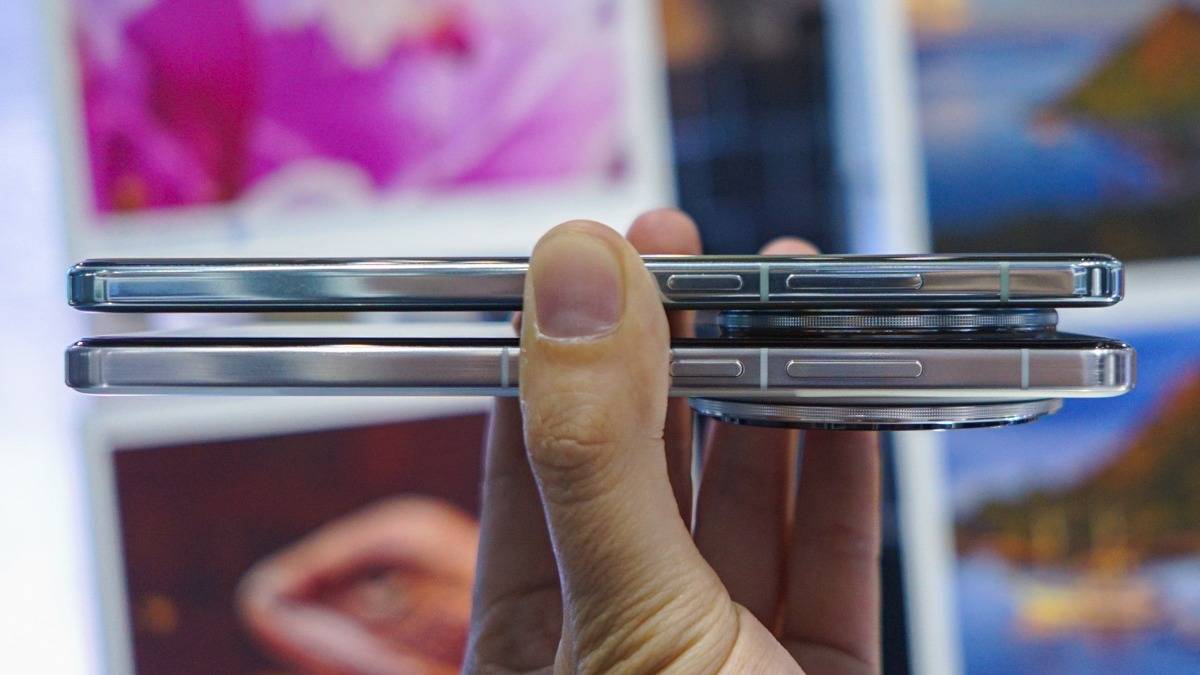 Vivo X200 (atas), Vivo X200 Pro (bawah)