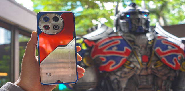 Unboxing Tecno Spark 30 Pro Edisi Transformers, Kemasan dan Tampilan Unik!