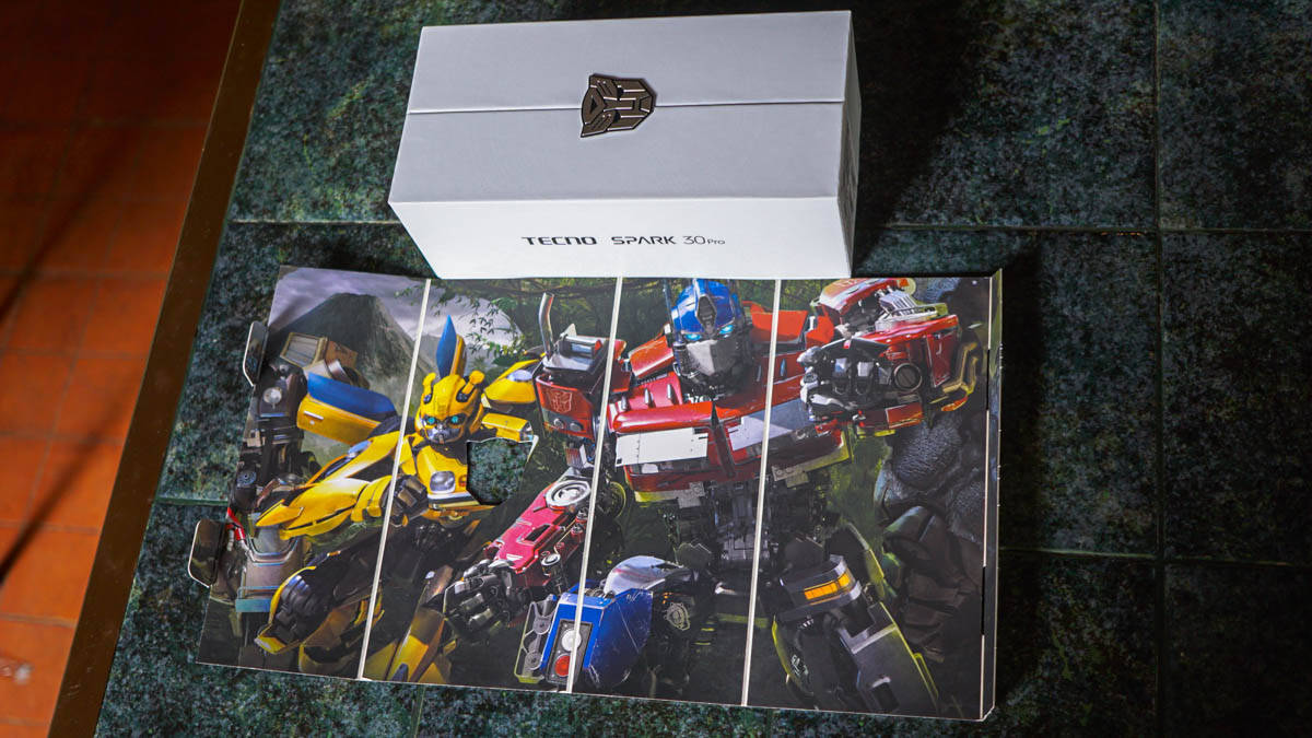 Unboxing Tecno Spark 30 Pro Edisi Transformers, Kemasan dan Tampilan Unik!