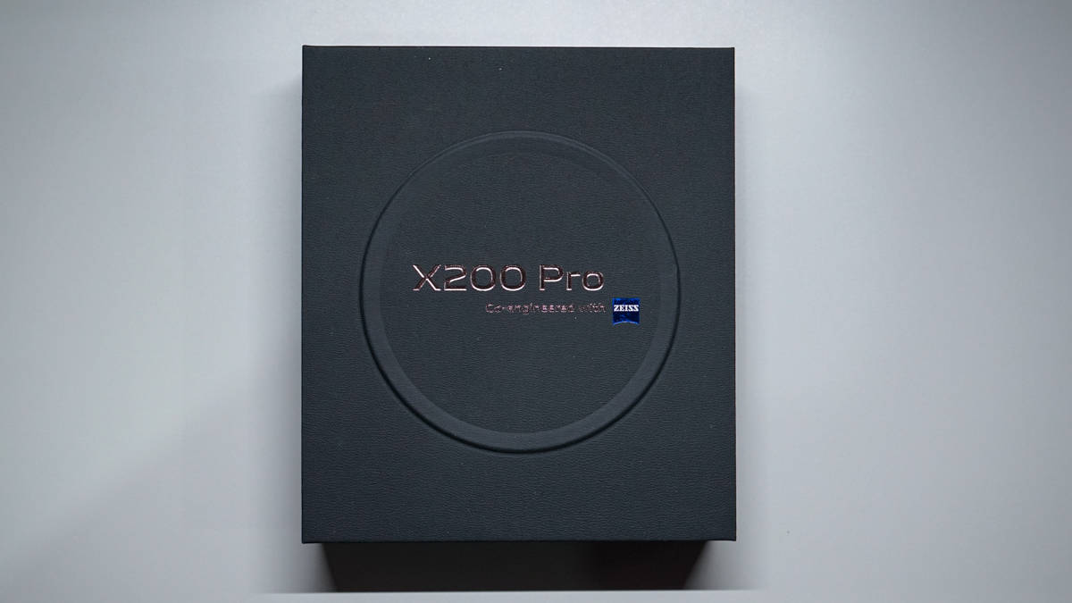 Unboxing Vivo X200 Pro Versi Indonesia, Selengkap Apa Aksesorinya?
