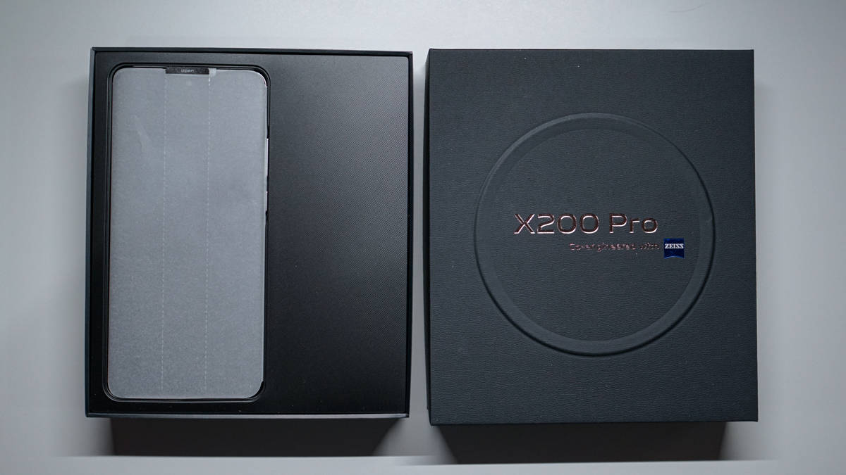 Unboxing Vivo X200 Pro Versi Indonesia, Selengkap Apa Aksesorinya?