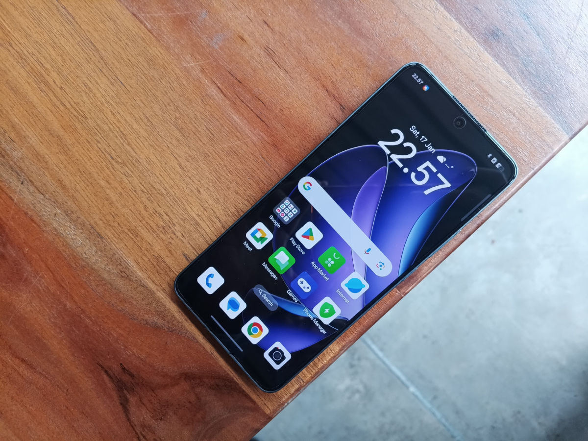 Tampilan layar Oppo Reno 13 F 5G.