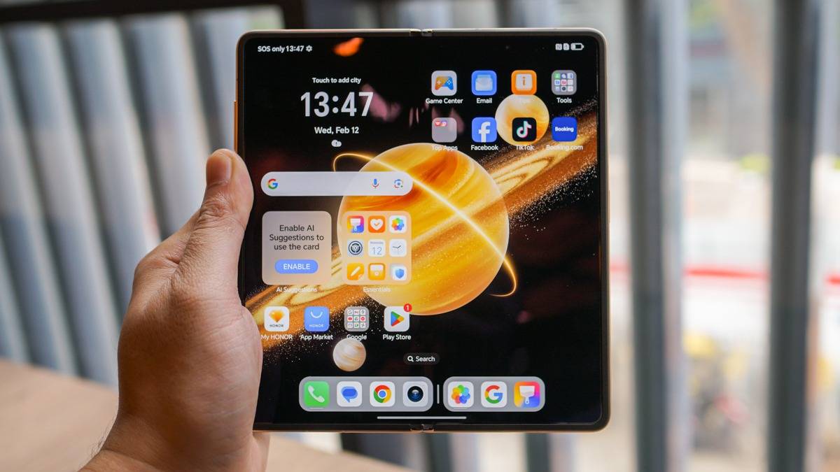 Layar Honor Magic V3 terlihat tidak memiliki crease sama sekali.