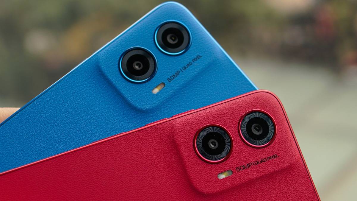 Kamera belakang Moto G45 5G punya warna selaras dengan permukaan bodi.