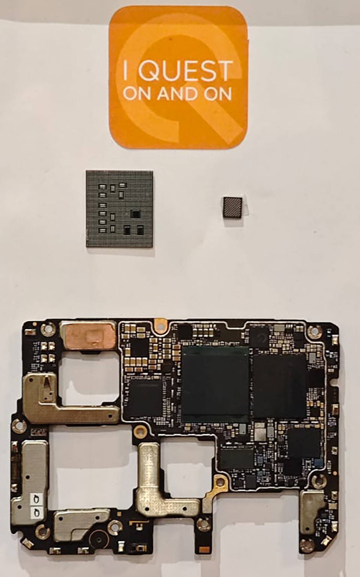Chip Supercomputing Q2 Jadi Rahasia Kinerja Tinggi iQoo 13, Begini Penampakan Aslinya