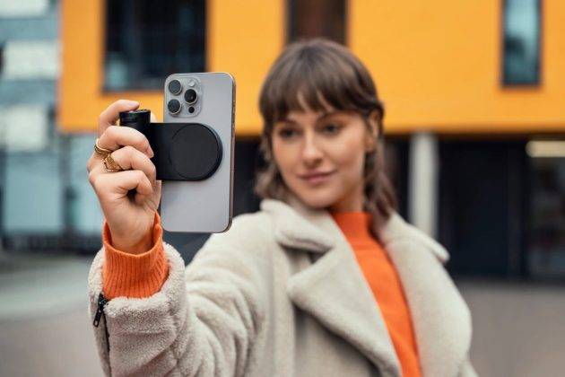 Leica Rilis Aksesori Handgrip Kamera untuk iPhone, Harganya Setara Ponsel Menengah