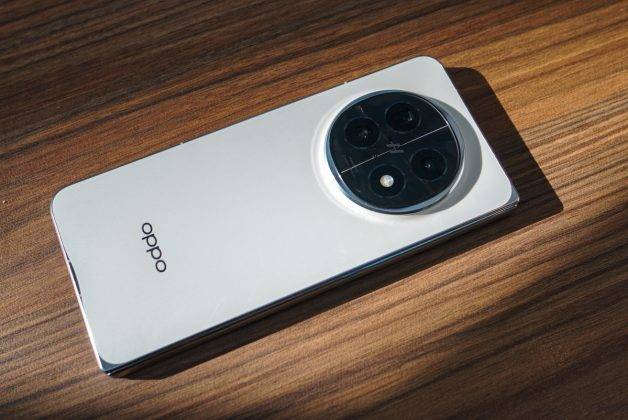 Kesan Pertama Menjajal Oppo Find N5, HP Lipat Tertipis di Dunia