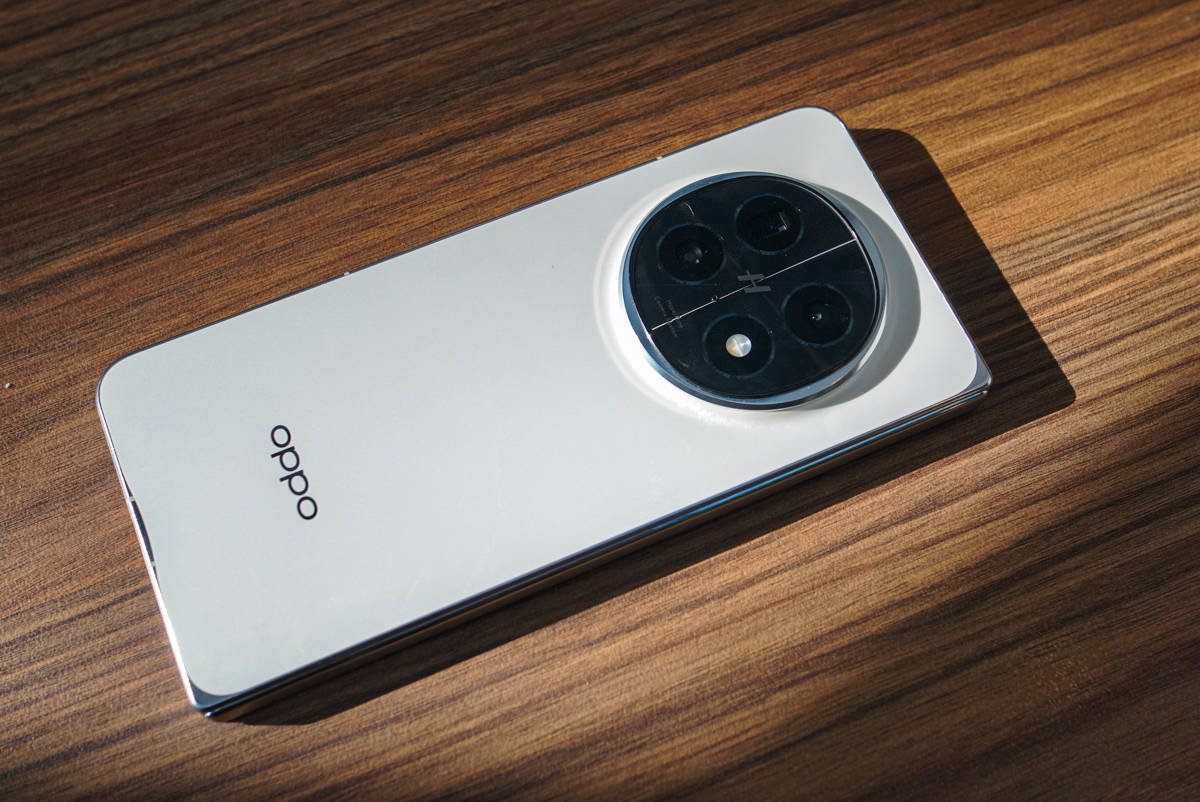 Kesan Pertama Menjajal Oppo Find N5, HP Lipat Tertipis di Dunia