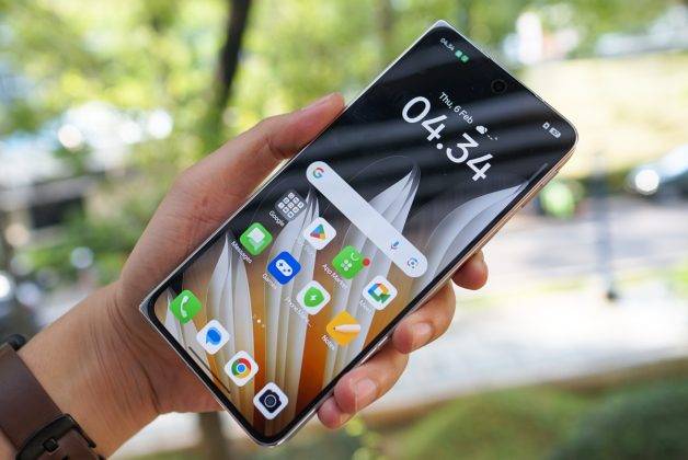 Kesan Pertama Menjajal Oppo Find N5, HP Lipat Tertipis di Dunia