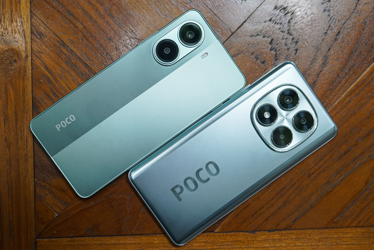 Poco X7 Pro (kiri), Poco X7 (kanan)