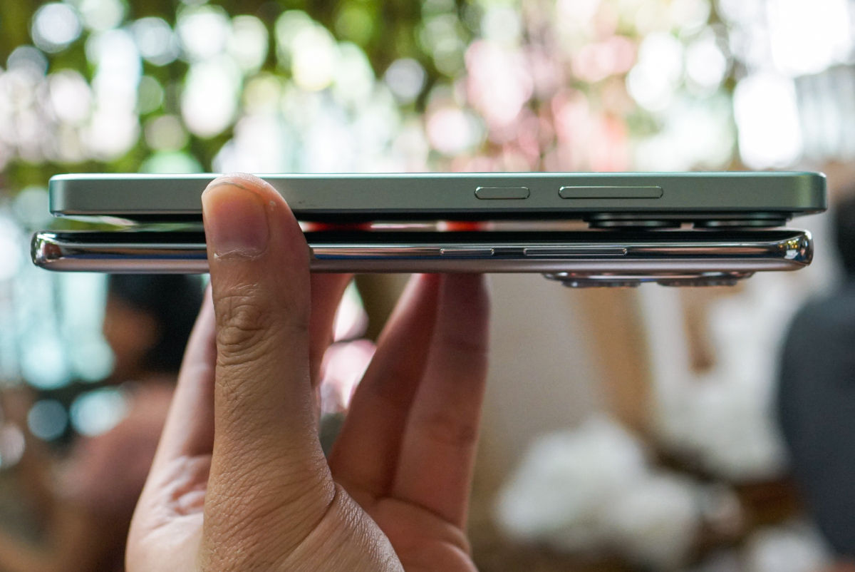 Poco X7 Pro (atas), Poco X7 (bawah)