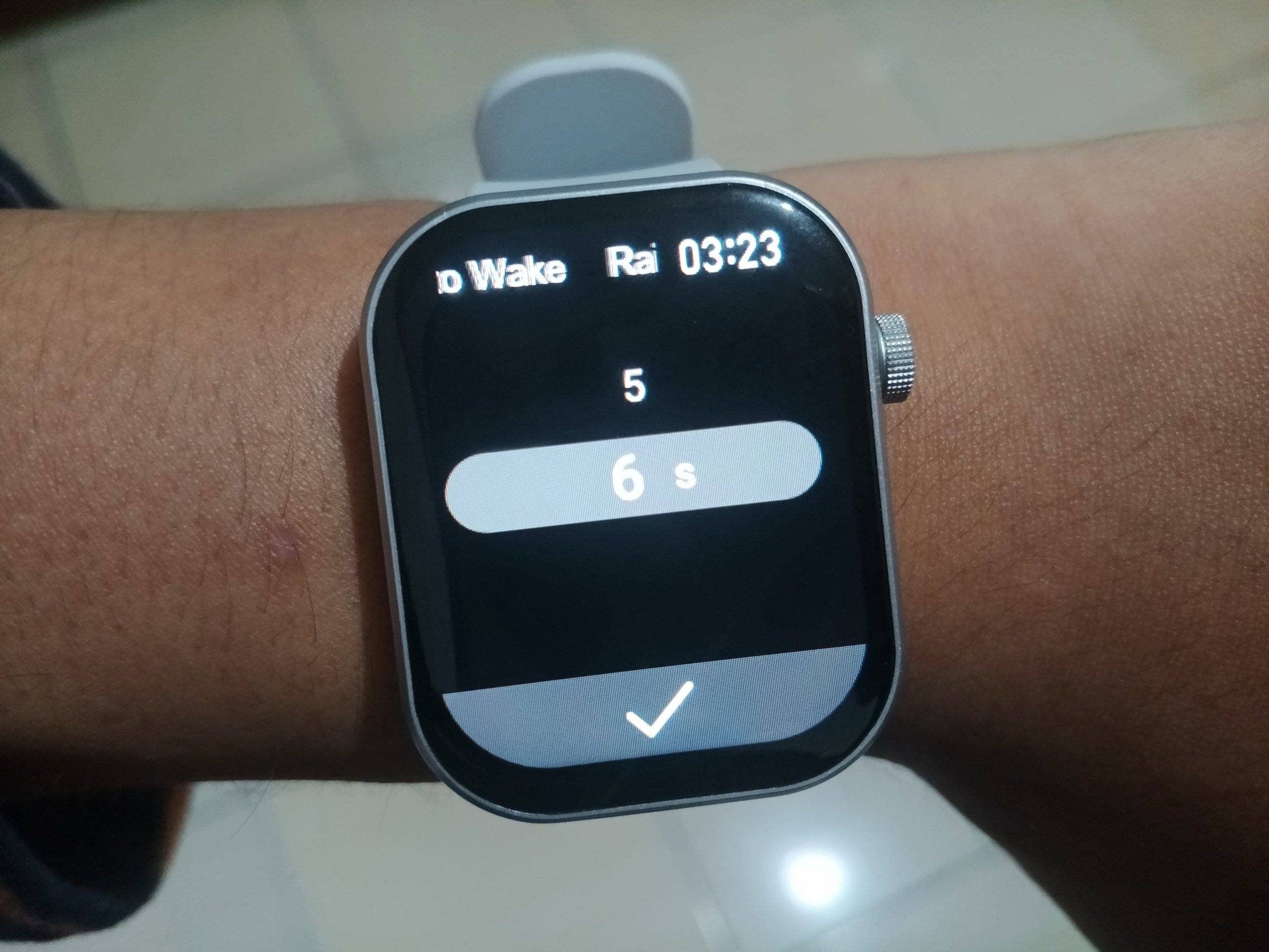 Fitur raise to wake pada Infinix XWatch 3 dapat disetel agar menyala hingga 6 detik.