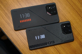 Asus ROG Phone 9 Pro (atas) vs Pro (bawah)
