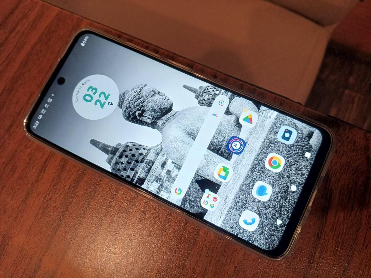 Tampilan layar Moto G45