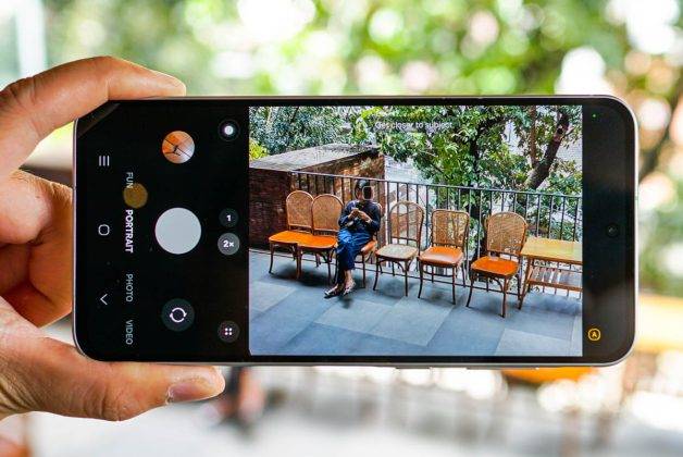 Menggenggam Galaxy A56, Jagoan Baru Samsung di Papan Tengah