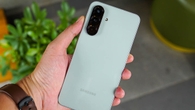 Menggenggam Galaxy A56, Jagoan Baru Samsung di Papan Tengah