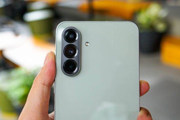 Menggenggam Galaxy A56, Jagoan Baru Samsung di Papan Tengah