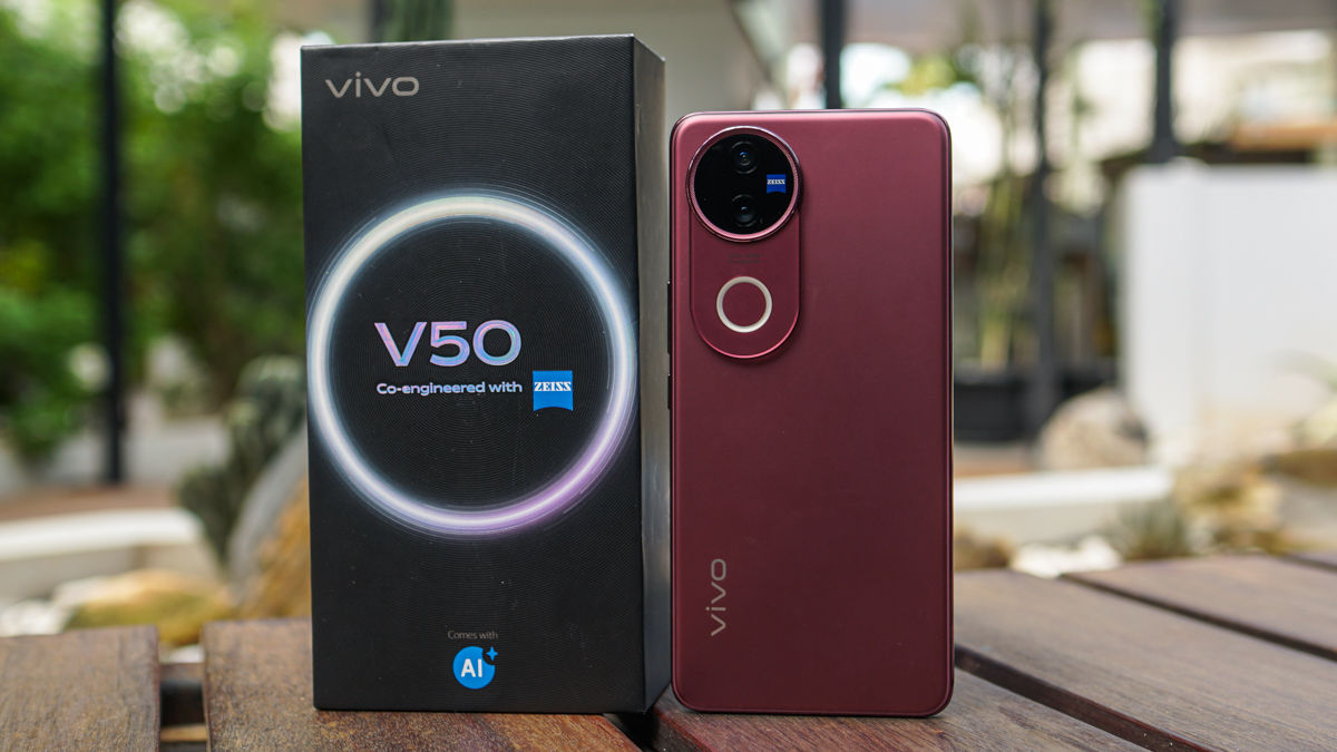 Unboxing dan Hands-on Vivo V50, Merah Menawan dengan Warna Harmony Red
