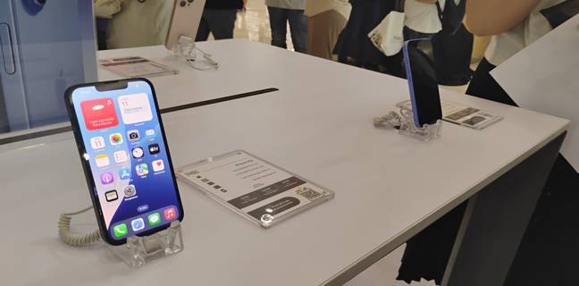 Hands-on iPhone 16e, Hadir dengan Harga Lebih Terjangkau