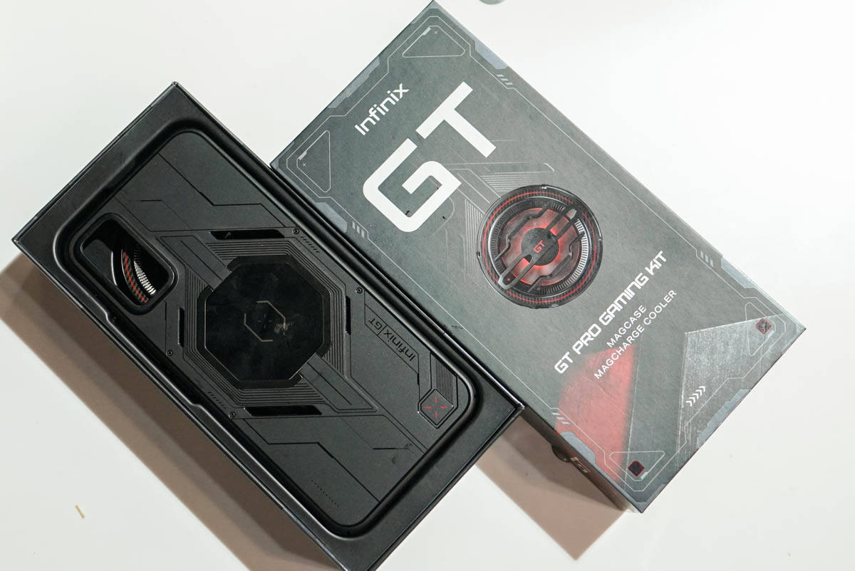 Menggenggam Infinix GT 30 Pro, HP Gaming dengan Lampu RGB dan Tombol Trigger