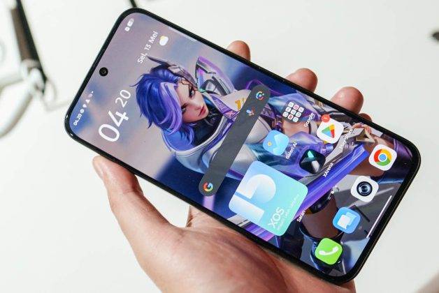 Menggenggam Infinix GT 30 Pro, HP Gaming dengan Lampu RGB dan Tombol Trigger