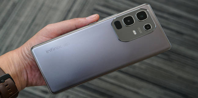 Menggenggam Infinix Note 50S 5G, HP Dimensity 7300 dengan Tampilan Mewah