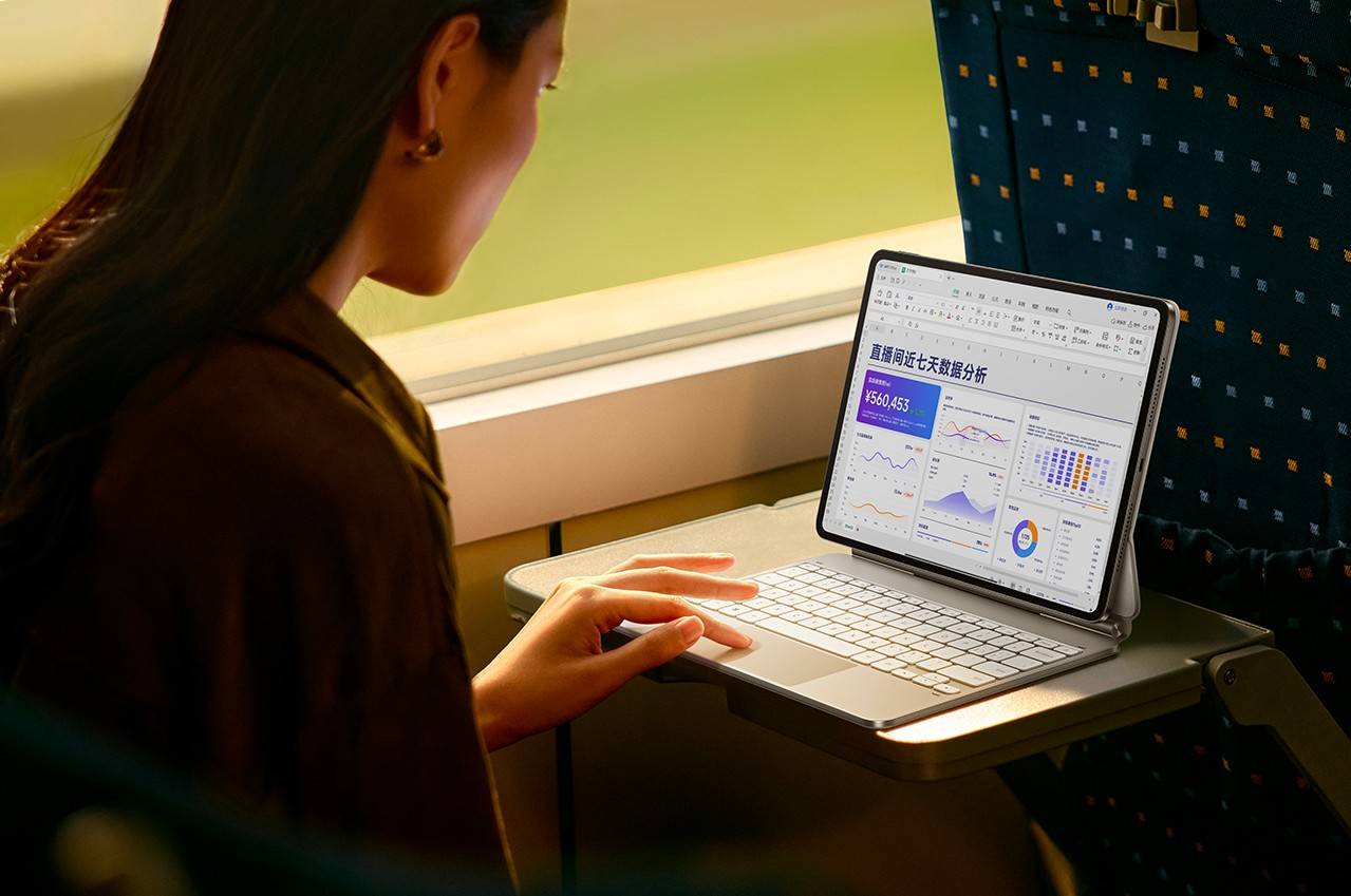 Layar Xiaomi Pad 7S Pro cocok untuk produktivitas dan hiburan.