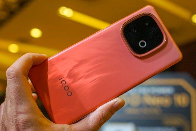 Lebih Dekat dengan iQoo Neo 10, HP Snapdragon 8s Gen 4 Pertama di Indonesia