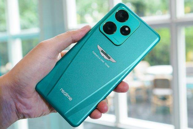Mengenggam Realme GT 7 dan GT 7 Dream Edition Bertema Aston Martin