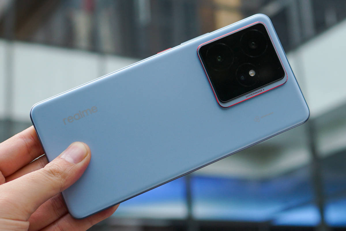 Mengenggam Realme GT 7 dan GT 7 Dream Edition Bertema Aston Martin