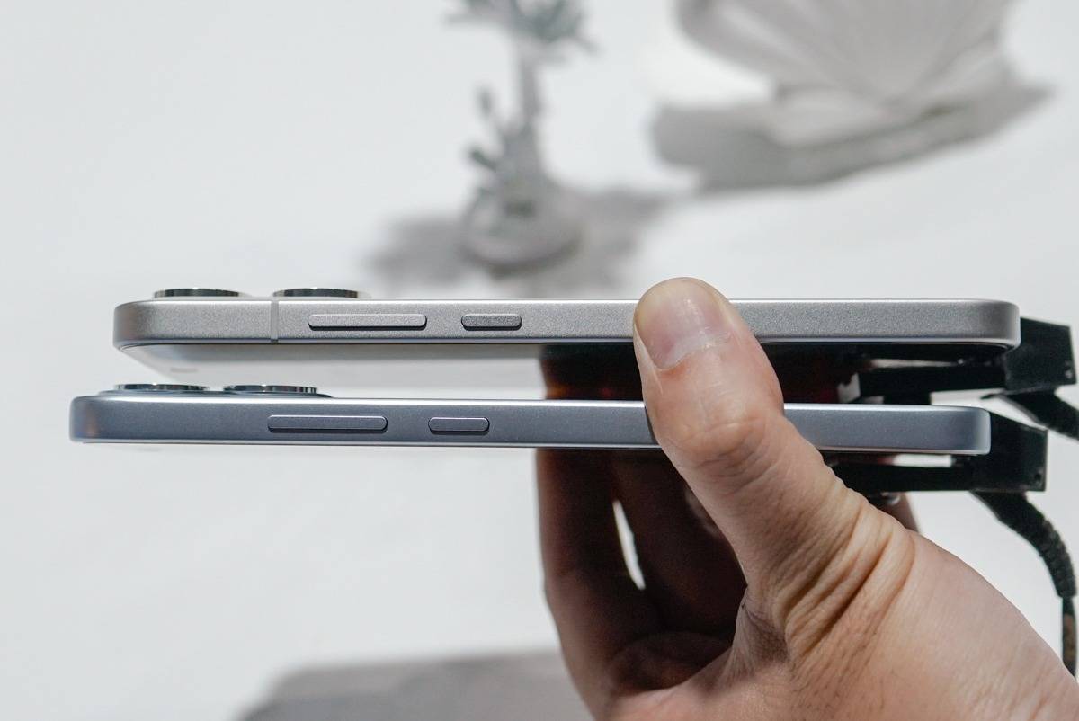 Reno 14 F 5G (atas), Reno 14 5G (bawah).
