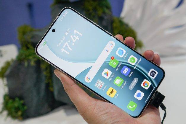 Mengenggam Oppo Reno 14 Pro 5G, Calon HP Dimensity 8450 Pertama di Indonesia